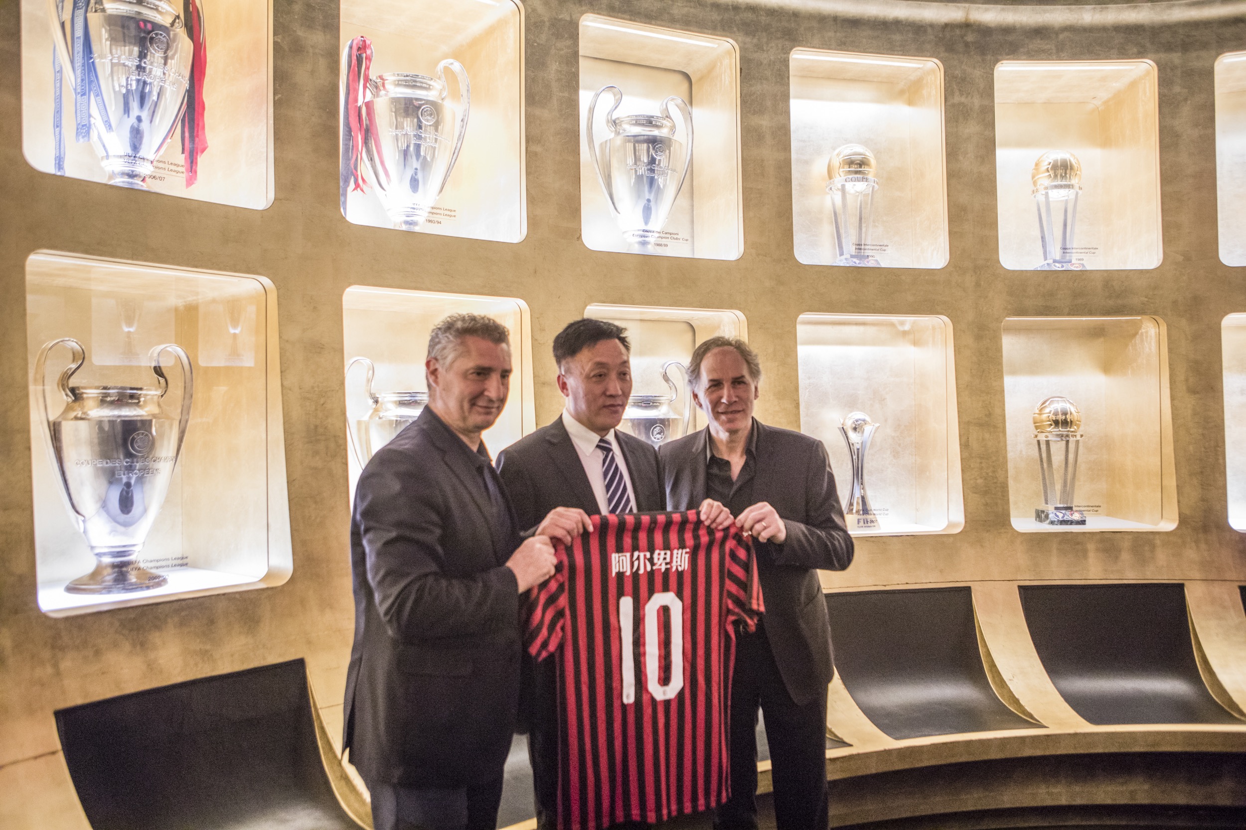 德媒：莱比锡35岁老将坎普尔将退役，本赛季仅出场3分钟（德媒：莱比锡35岁老将坎普尔将挂靴，本季仅有3分钟出场）