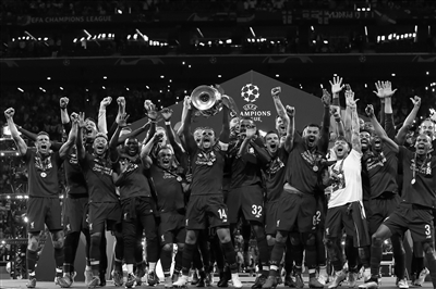 云南玉昆中场张宇峰：祝愿老东家长春亚泰早日重返中超（云南玉昆中场张宇峰：期盼老东家长春亚泰早日回归中超）