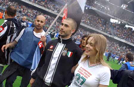 森保一：南野拓实受伤令人难过，将全力支持他（森保一：南野拓实受伤令人惋惜，我们将全力支持他）