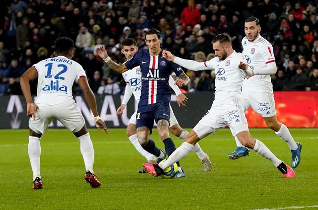 曼联主场1-1战平西汉姆联，近5轮仅1胜，阿莫林临场换人失误导致失利，球队前景堪忧。（曼联主场1-1被西汉姆逼平，近5轮仅胜一场，阿莫林换人失当引发质疑，前景堪忧）