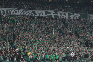 本赛季，大连可为成功冲乙，可为俱乐部发布了官方纪录片《因你可为 伴我前行》，致敬大连可为第十二人。（本赛季冲乙告捷，大连可为推出纪录片《因你可为 伴我前行》致敬第十二人）