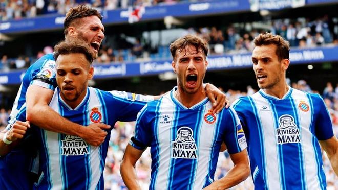 爱德华兹轰39分带队终结连败，统治末节独砍14分杀死比赛（爱德华兹砍下39分率队止连败，末节独取14分一锤定音）