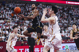 快船队暂不交易哈登伦纳德，坚持现有阵容（快船按兵不动：哈登与伦纳德留队，阵容不变）