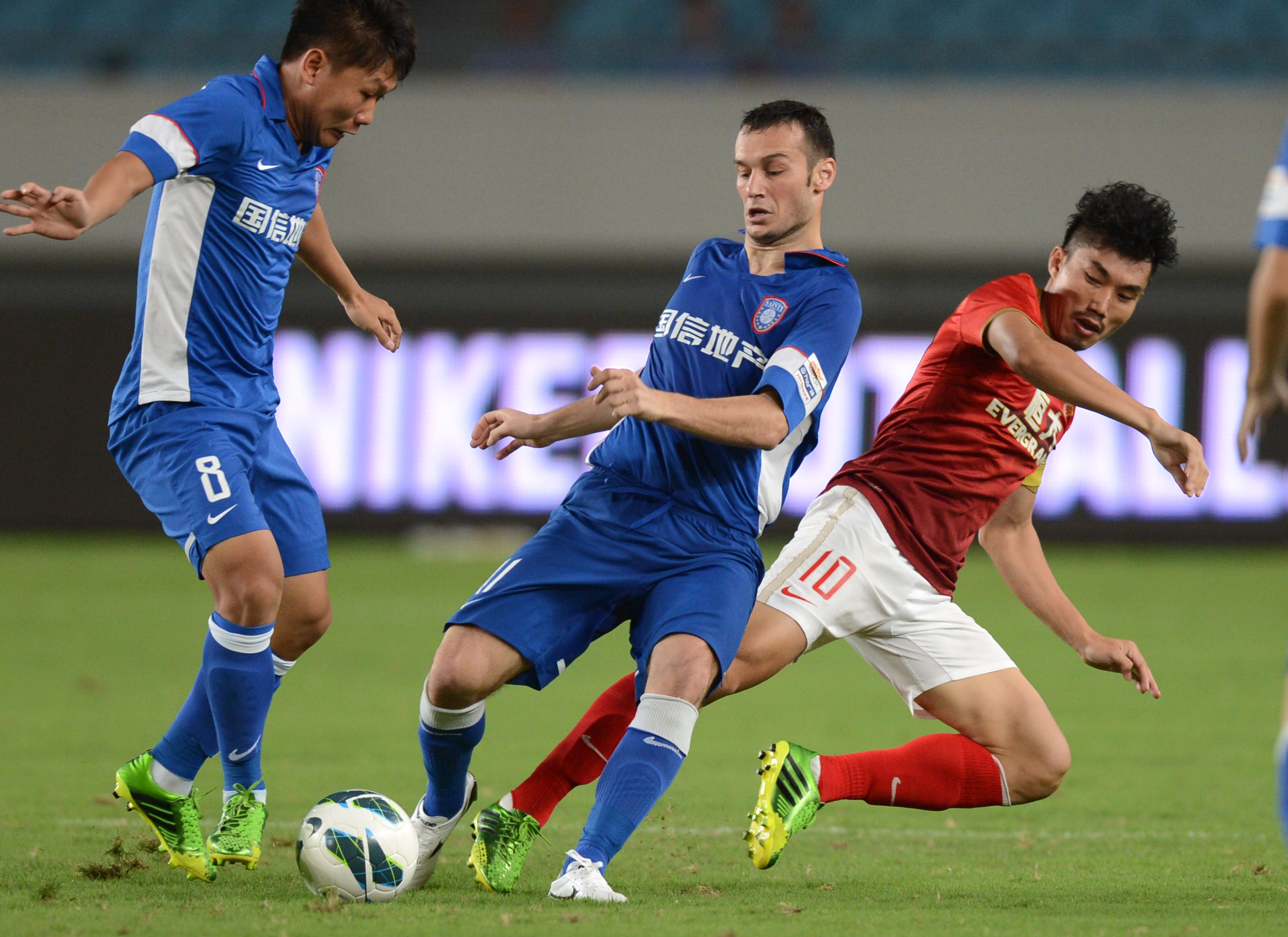 今夜能否取胜？皇马此前62次与英格兰俱乐部交手26胜16平20负（皇马对英格兰球队62战26胜16平20负，今夜能否笑到最后？）