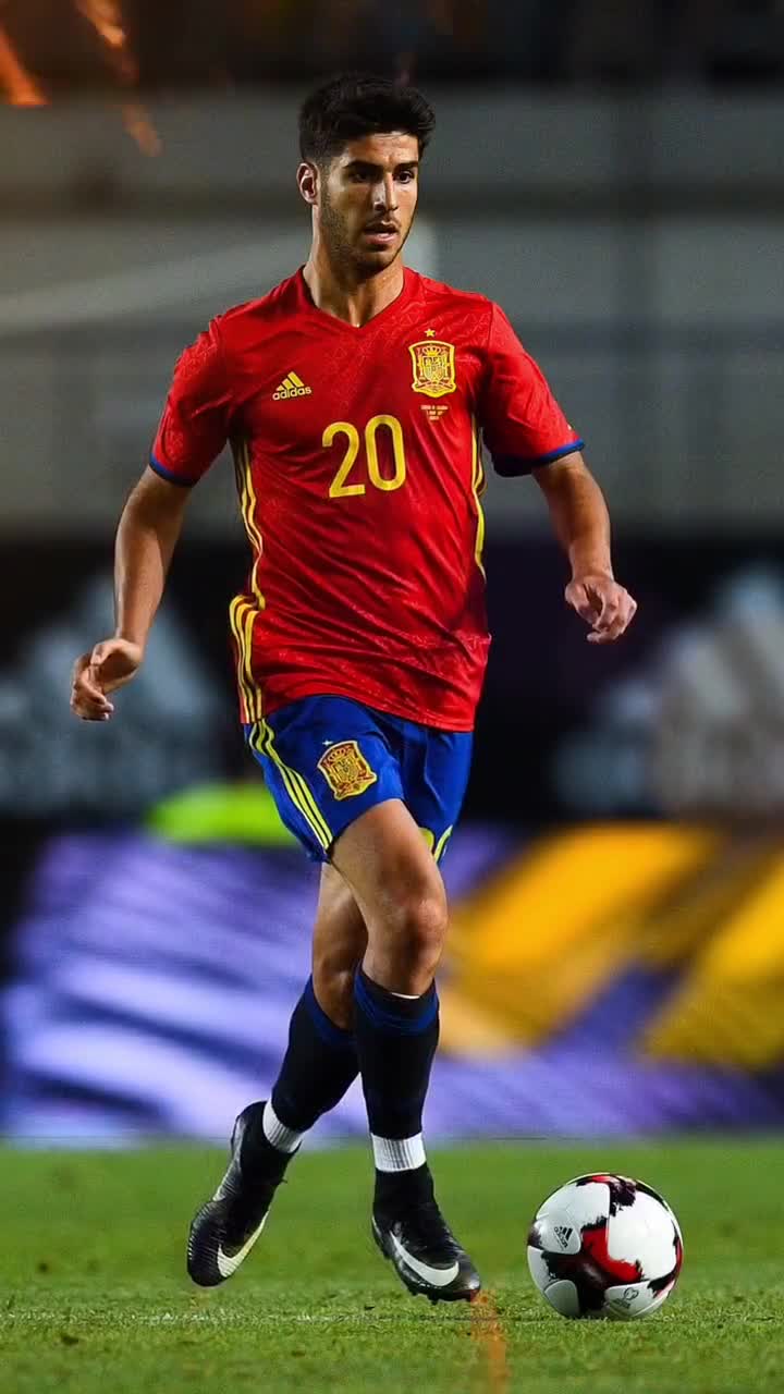 莱斯特城球迷赴意大利观战瓦尔迪比赛并合影（莱斯特城球迷远赴意大利观赛瓦尔迪并合影留念）