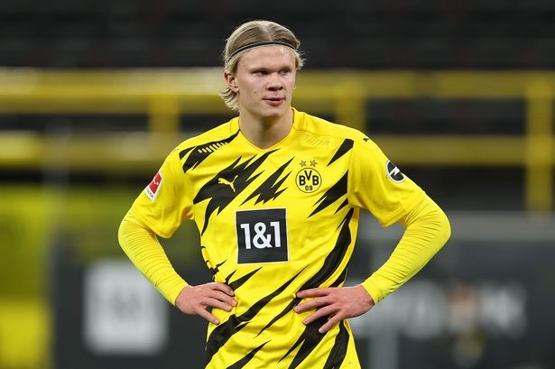 沪媒：中超颁奖金哨难服众，MVP给非前3球队球员亦有争议（沪媒：中超金哨评选难服众，MVP落在非前三球队再掀争议）