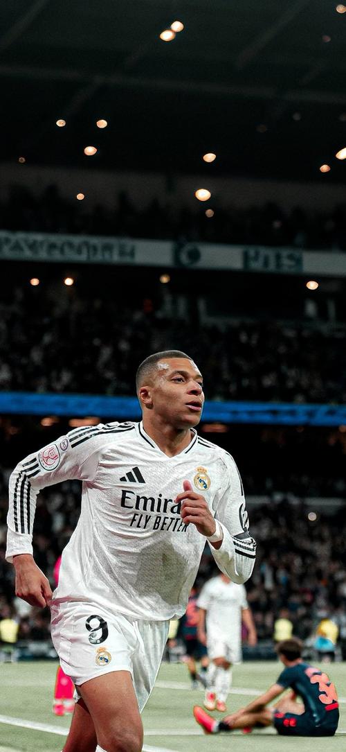 法甲前瞻：巴黎9轮首败后急盼反弹，雷恩四连胜豪言敢打对攻（法甲前瞻：巴黎九轮首败急寻反弹，雷恩四连胜豪言对攻见真章）