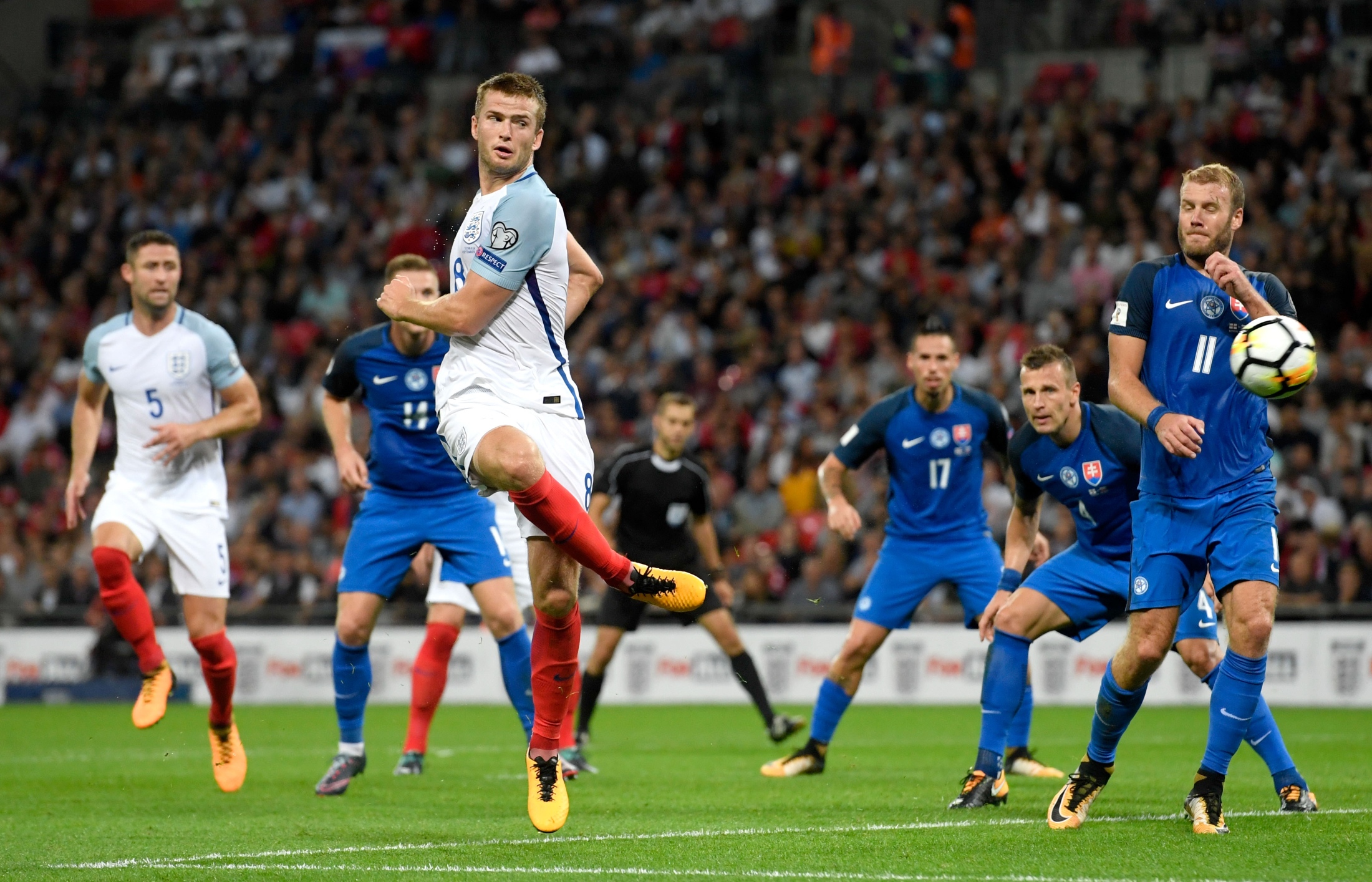 每体：阿劳霍的两位经纪人和德科会面，分析球员目前的现状（每体：德科与阿劳霍两位经纪人会谈，研判球员当前处境）