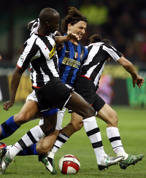 被与梅西比较？伦纳特-卡尔：我不能和他相比，他是我的偶像（伦纳特-卡尔回应与梅西比较：不敢相提并论，他是我的偶像）