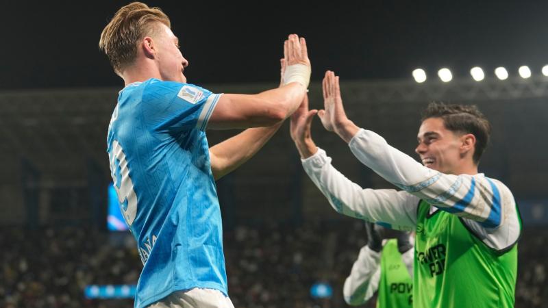 誓死保卫阿隆索？头戴钢盔手拿武器的企鹅卫兵已占领评论区（阿隆索护卫战打响：钢盔企鹅军团挥武器攻占评论区）