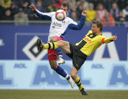 记者：国足新一期集训人数25-30人，或到海外拉练热身（记者：国足新一期集训预计25至30人，或赴海外热身备战）