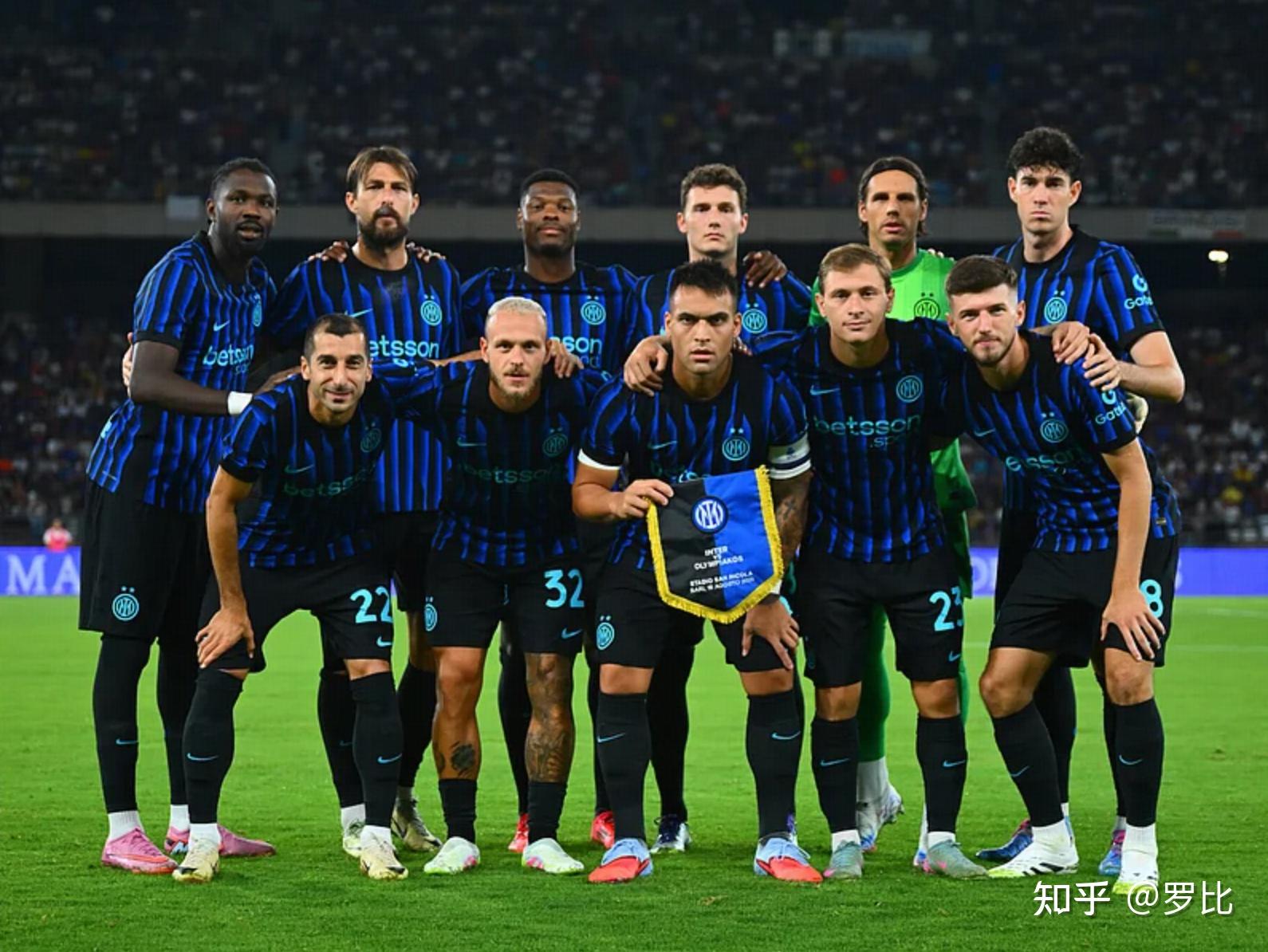 完成大四喜，姆巴佩当选欧冠官方本周最佳球员（姆巴佩上演大四喜，荣膺欧冠官方周最佳球员）