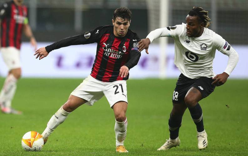 球迷态度：回顾2025年国内外足坛，哪些事让你印象深刻？（从球迷视角盘点2025年中外足坛：哪些瞬间最难忘？）