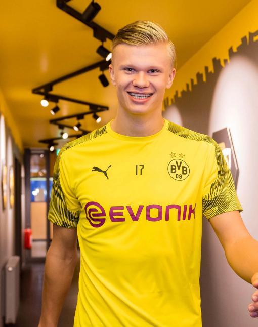 官方：哥伦比亚与澳大利亚的友谊赛将推迟半个小时开球（官方宣布：哥伦比亚对阵澳大利亚的友谊赛开球时间顺延半小时）