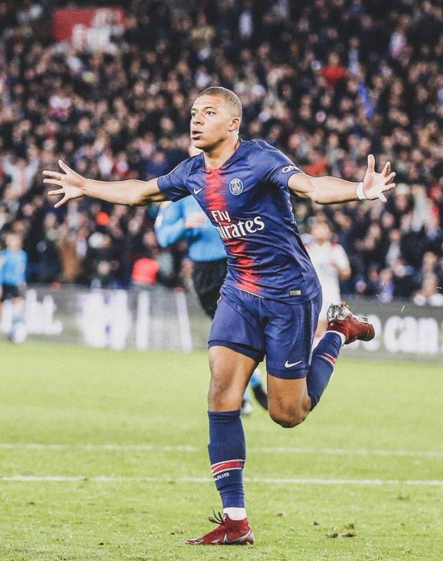 德转列世界足坛门将身价榜：舍瓦利耶4000万欧居首（德转公布世界门将身价榜：舍瓦利耶以4000万欧登顶）