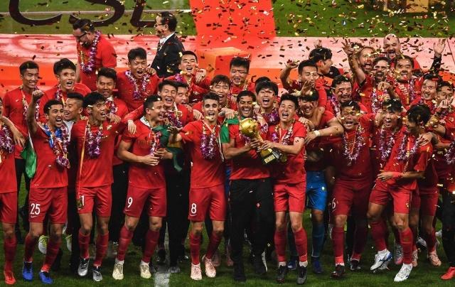 乌尔比希：能与诺伊尔、乌尔赖希一起训练很重要，他们很优秀（乌尔比希：与诺伊尔、乌尔赖希同训意义重大，他们都非常出色）