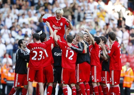 科曼称赞阿尔克马尔19岁中场斯密特：他身上的特质像佩德里（科曼点赞阿尔克马尔19岁新星斯密特：身上有佩德里的影子）