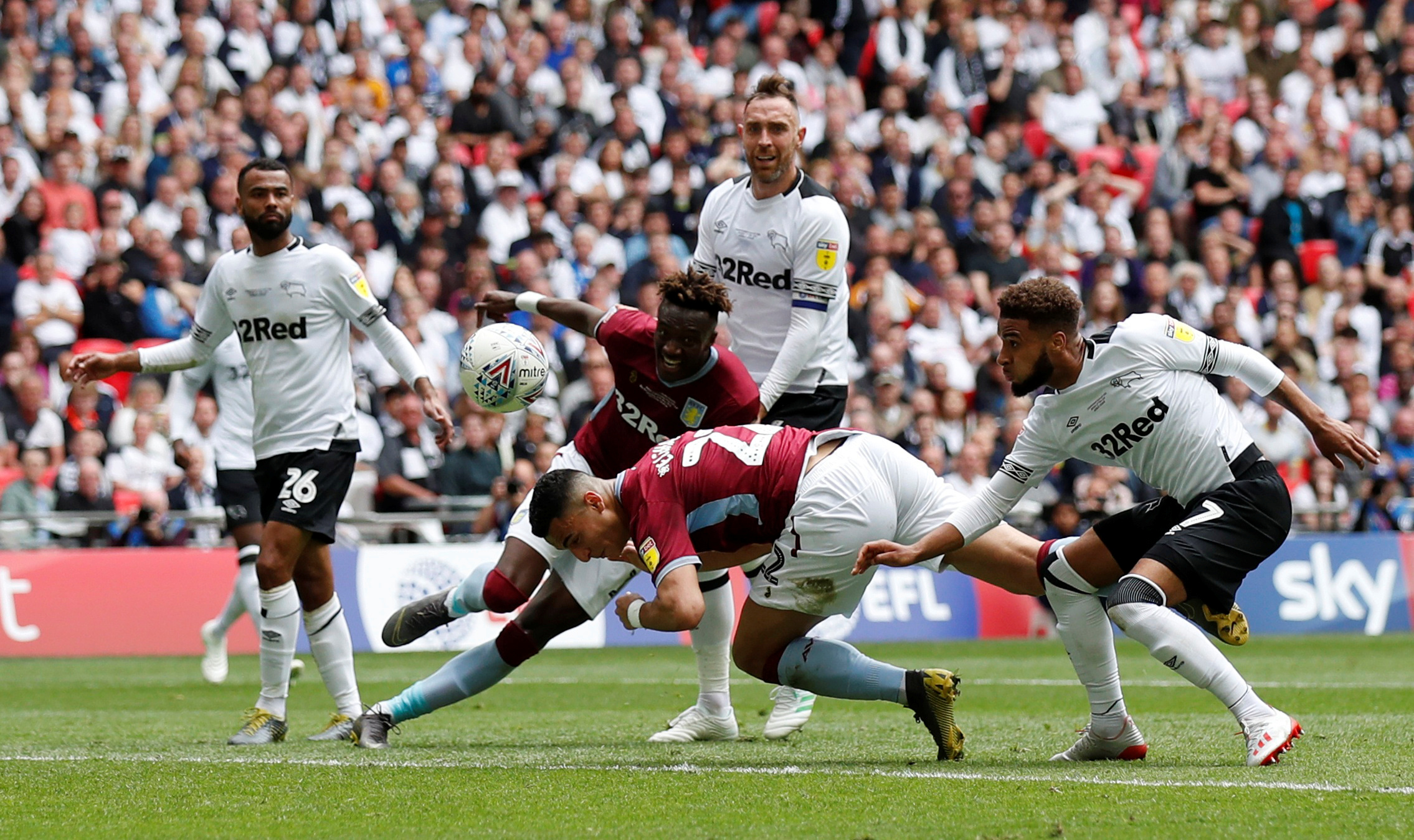 英超战报：福登双响，格瓦迪奥尔破门+送点，曼城3-2利兹联（英超速递：福登梅开二度，格瓦迪奥尔进球且送点，曼城3-2险胜利兹联）