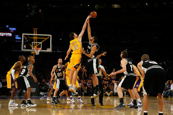 外媒：梅西在印度的雕像由45人耗费27天建成，高21.3米（外媒称：印度梅西雕像高21.3米，45人历时27天打造）