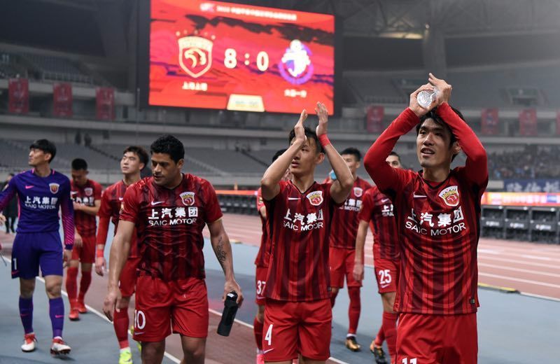 祸不单行，迪巴拉对阵米兰射失点球时疑似拉伤大腿（双重打击！迪巴拉战米兰罚丢点球，疑似大腿拉伤）