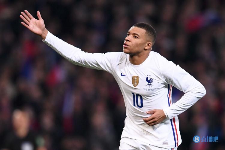 詹姆斯关键篮板抢断助球队逆转（詹姆斯关键抢板抢断助队完成逆转）