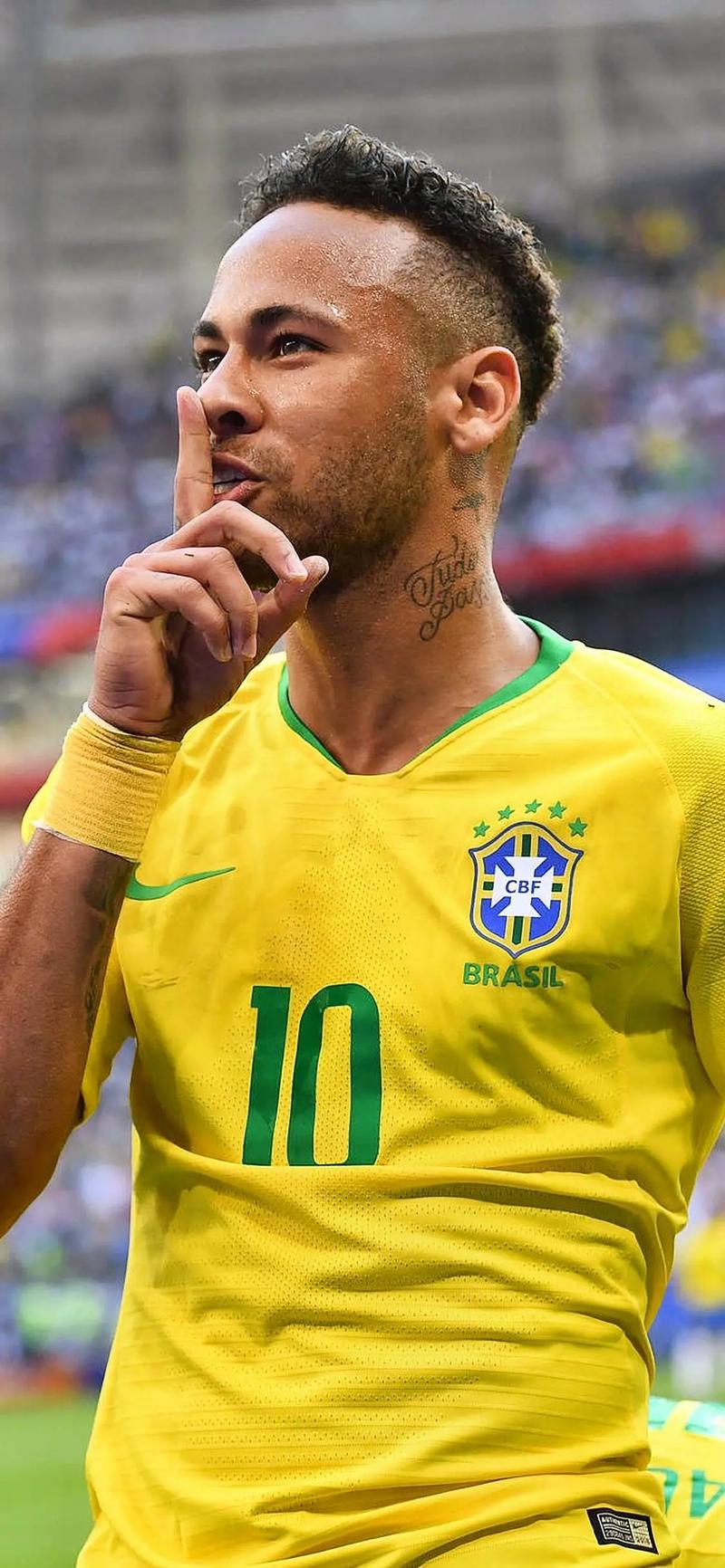 全市场：多特与曼联就桑乔展开谈判，曼联要价2000万欧（全市场：曼联与多特就桑乔转会进行磋商，标价2000万欧）