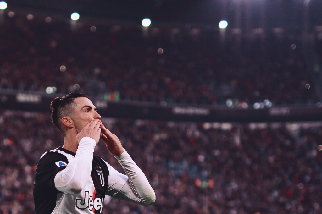 7战4胜2平1负，埃迪-豪上任后纽卡在联赛中只输给曼联1次（埃迪-豪上任后，纽卡联赛对曼联仅负一场：近7战4胜2平1负）